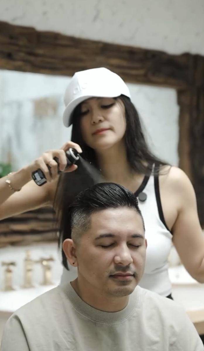 Sharena cukur rambut Ryan Delon (instagram.com/mrssharena)