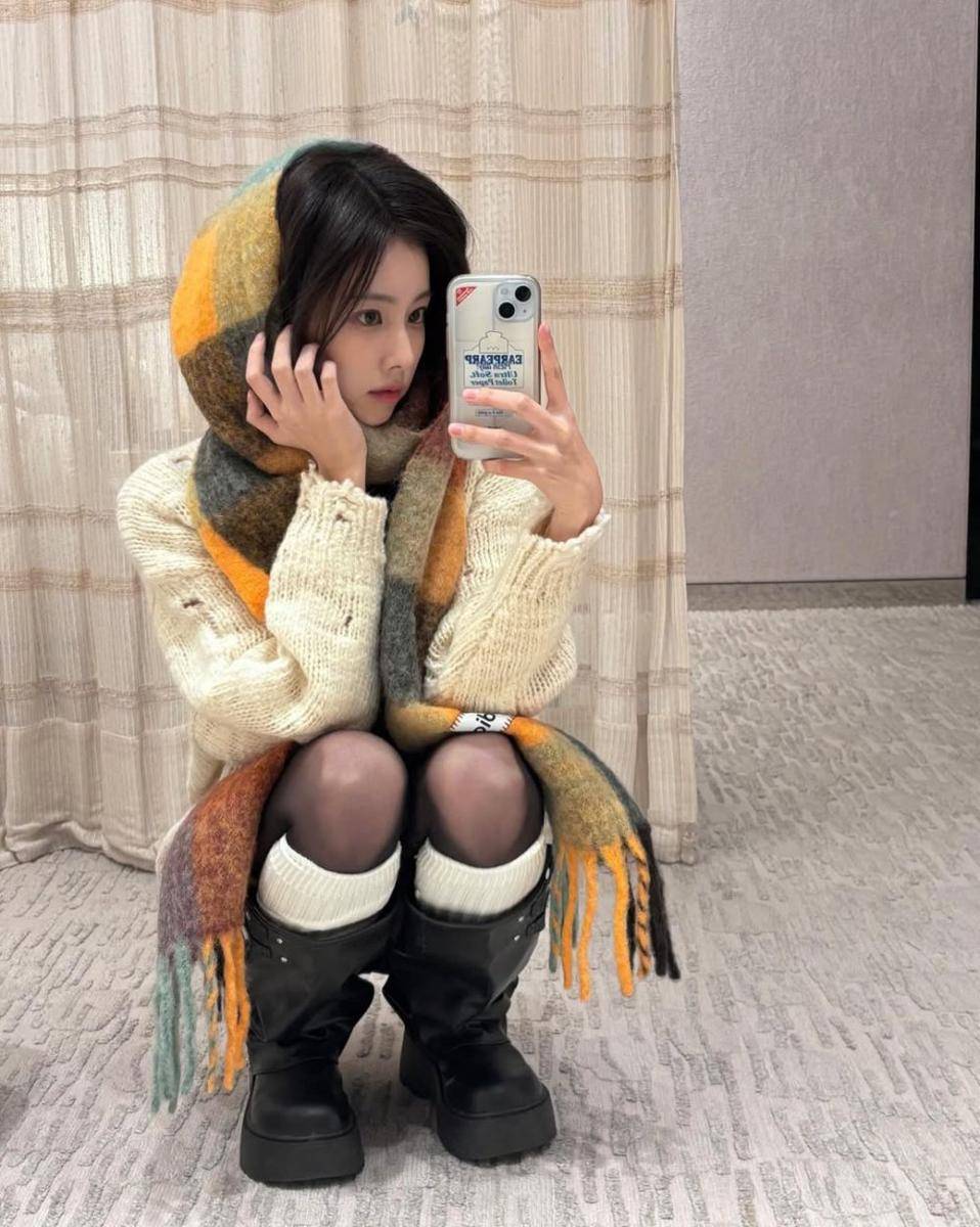 Kang Hye Won (instagram.com/hyemhyemu)
