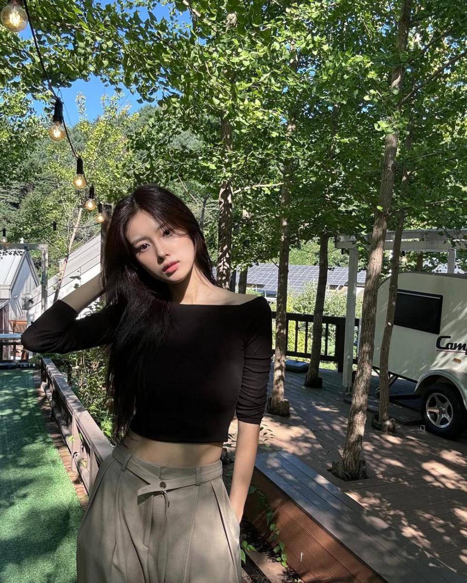 Kang Hye Won (instagram.com/hyemhyemu)
