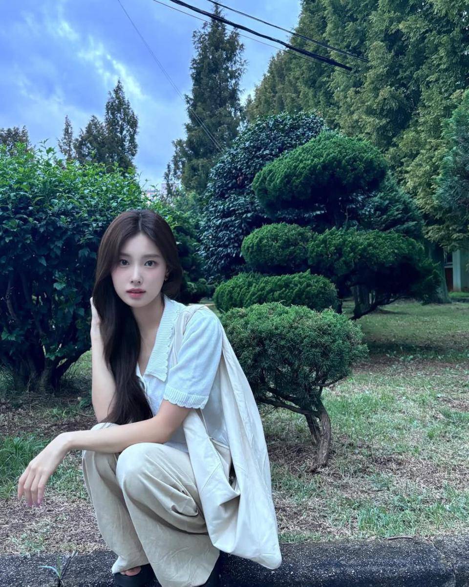 Kang Hye Won (instagram.com/hyemhyemu)