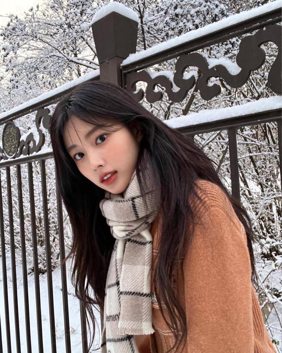 Kang Hye Won (instagram.com/hyemhyemu)
