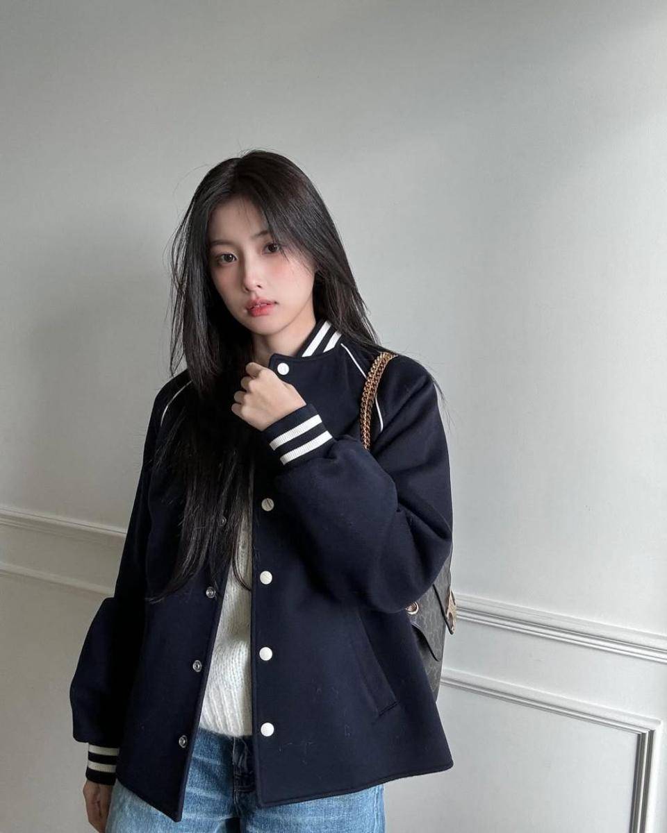 Kang Hye Won (instagram.com/hyemhyemu)