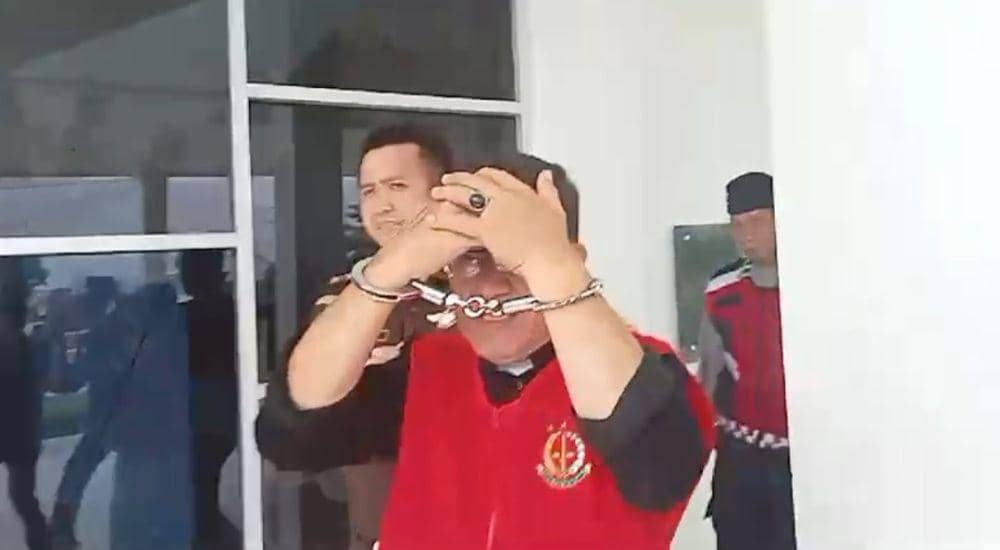 (Eks Kadis PUPR Ogan Ilir saat ditetapkan tersangka oleh Kejari Ogan Ilir.) IDN Times/istimewa