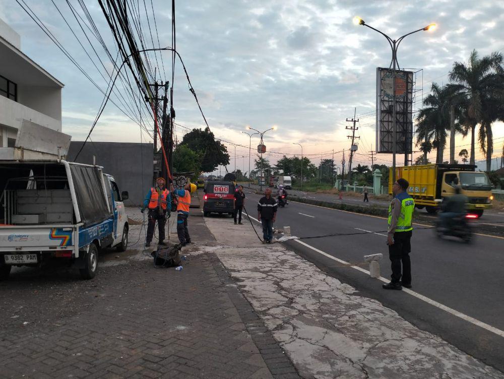 Warga Malang Dilaporkan Tewas Terjerat Kabel di Jalan saat Berkendara
