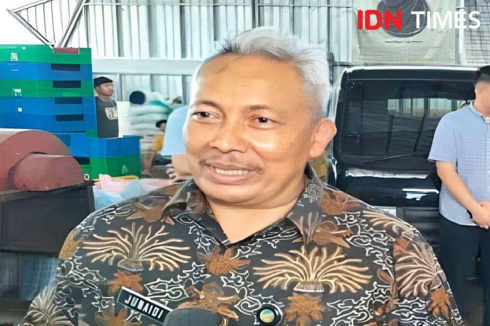 Asisten Perekonomian dan Pembangunan Setda Banyumas Junaidi memastikan Pasokan Gas Elpiji 3 Kg tidak ada pengurangan dan aman, Rabu (5/2/2025).(IDN Times/Cokie Sutrsino)