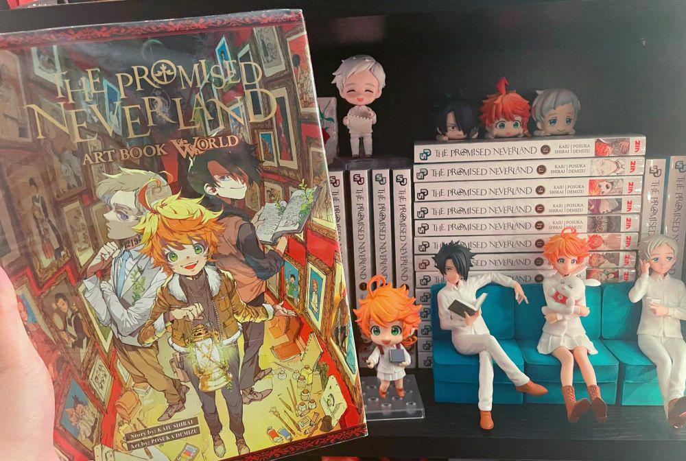 7 Koleksi The Promised Neverland, Manga dan Figur Emma Terpajang!