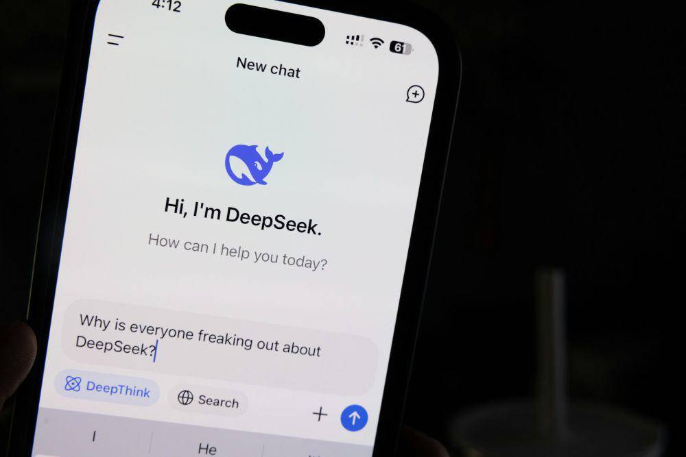 tampilan aplikasi mobiel DeepSeek. (unsplash.com/Solen Feyissa)