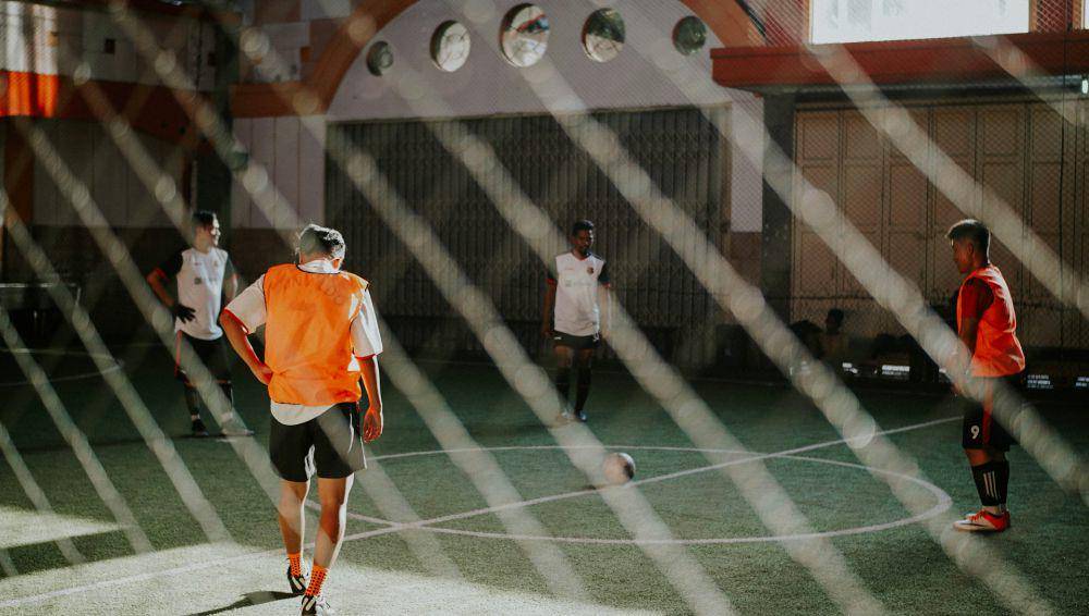 ilustrasi futsal (unsplash.com/@falaqkun)