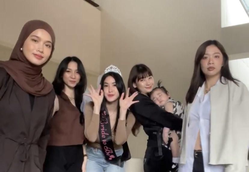 7 Potret Bridal Shower Elma Agustin Bersama Mantan Anggota Princess