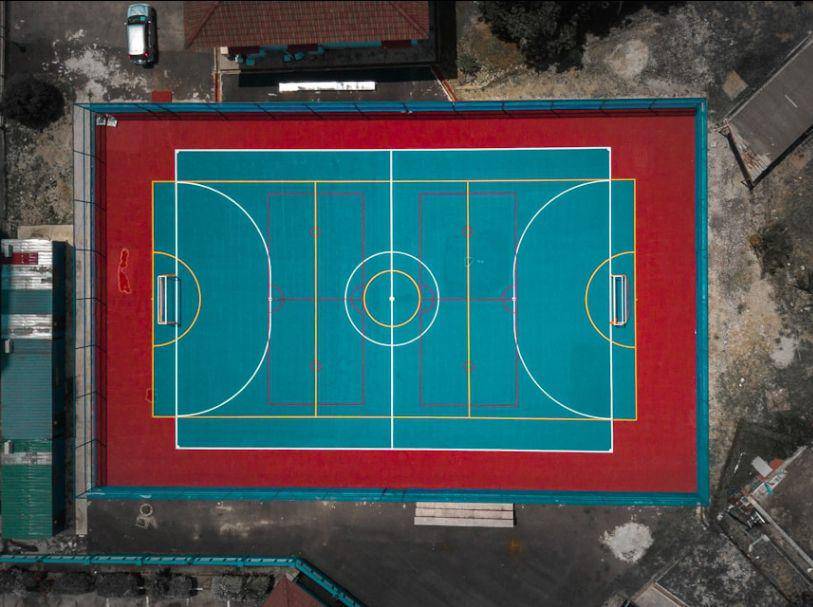 ilustrasi lapangan futsal (unsplash.com/@izuddinhelmi)