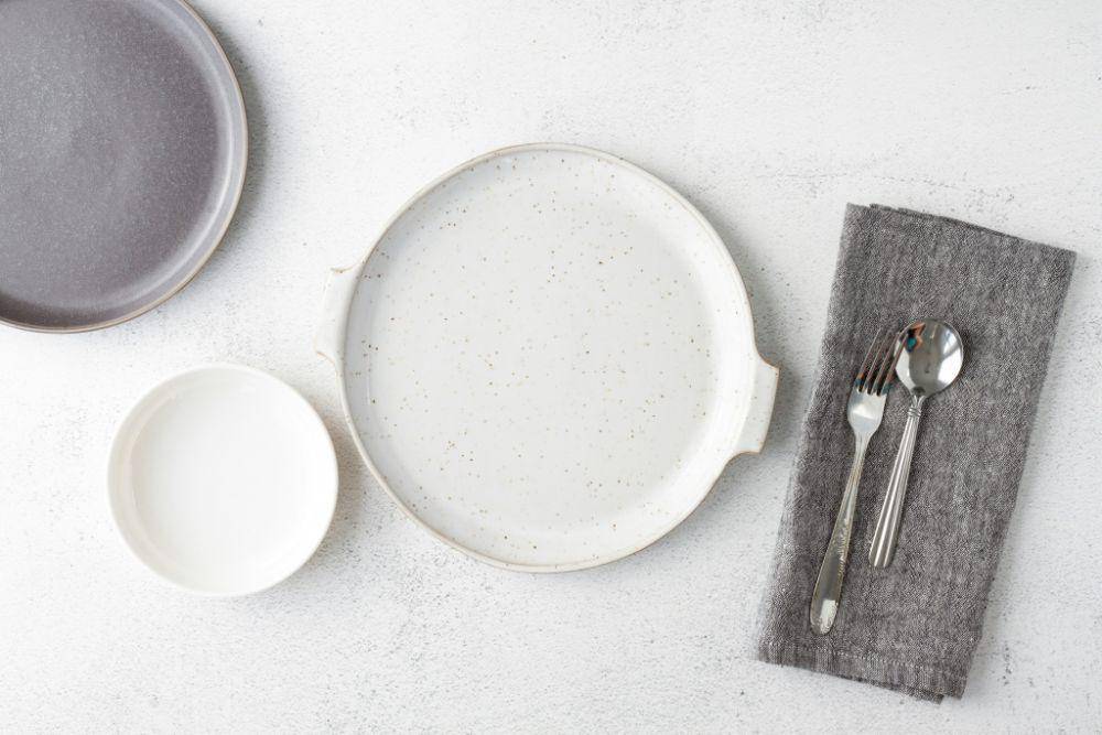 ilustrasi peralatan makan (unsplash.com/Kim Cruickshanks)