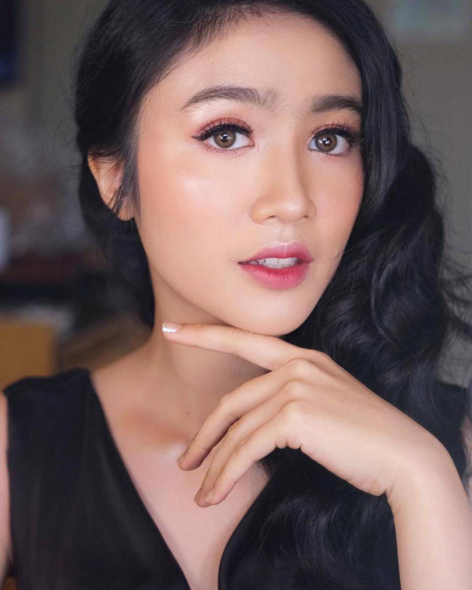 ide makeup wisuda ala Febby Rastanty (instagram.com/febbyrastanty)