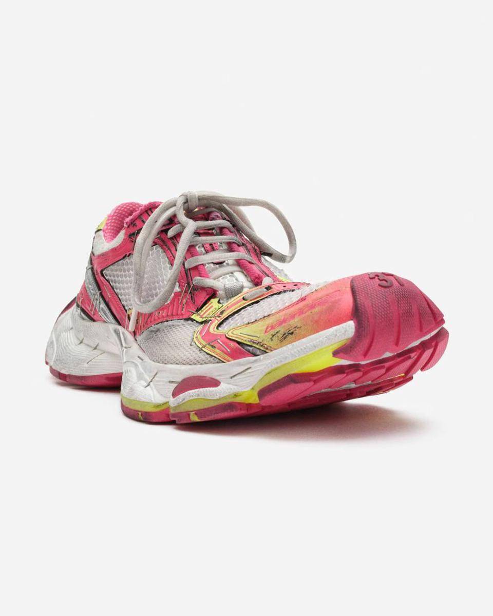 ilustrasi sepatu Balenciaga (instagram.com/balenciaga)