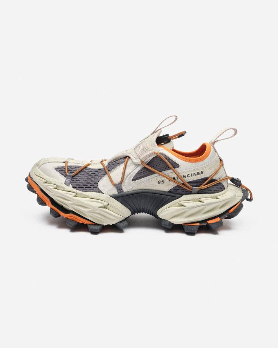 ilustrasi sepatu Balenciaga (instagram.com/balenciaga)