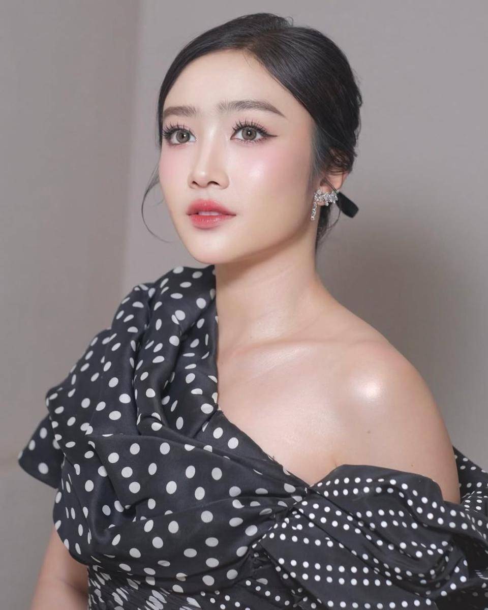 ide makeup wisuda ala Febby Rastanty (instagram.com/febbyrastanty)