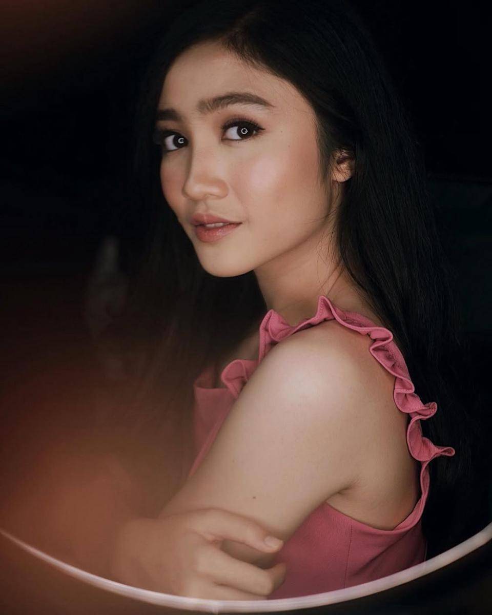 ide makeup wisuda ala Febby Rastanty (instagram.com/febbyrastanty)