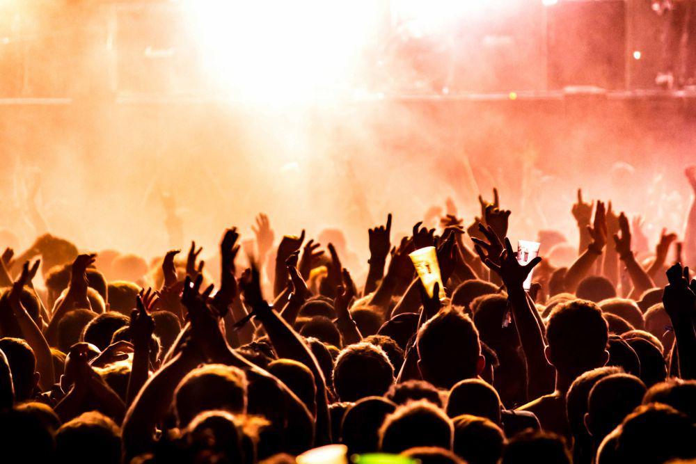 ilustrasi konser (unsplash.com/Tijs van Leur)