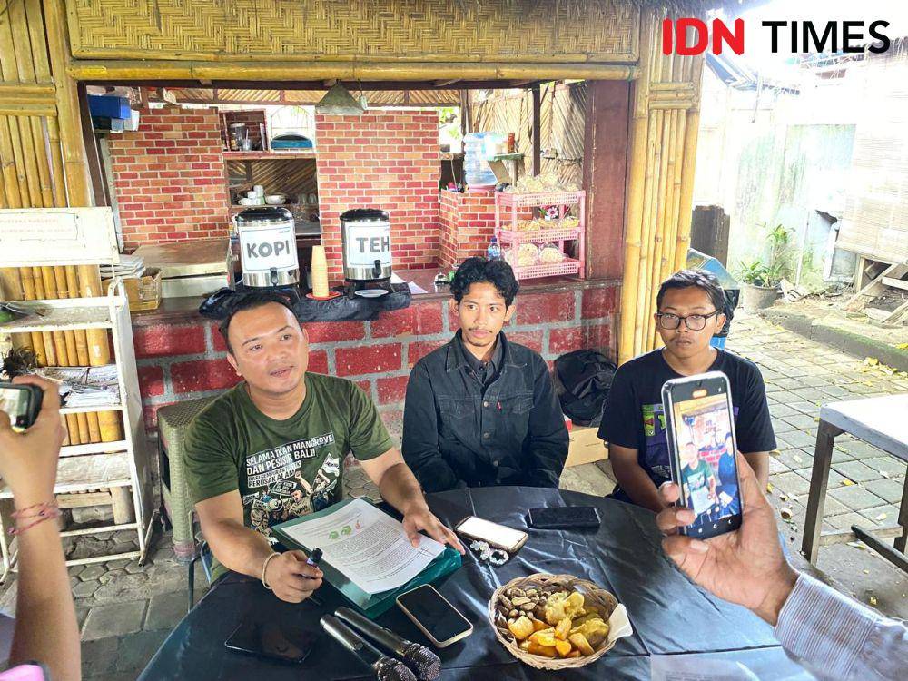 Konferensi pers Walhi Bali, Kekal, dan Frontier Bali di Kubu Kopi, Denpasar. (IDN Times/Yuko Utami)