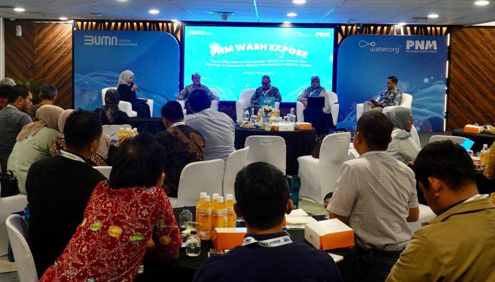 PT Permodalan Nasional Madani (PNM) terus berkomitmen untuk meningkatkan kesejahteraan ibu-ibu prasejahtera melalui berbagai inisiatif. Salah satu upaya yang dilakukan adalah melalui Program Mekaar Wash. (Dok. PNM)