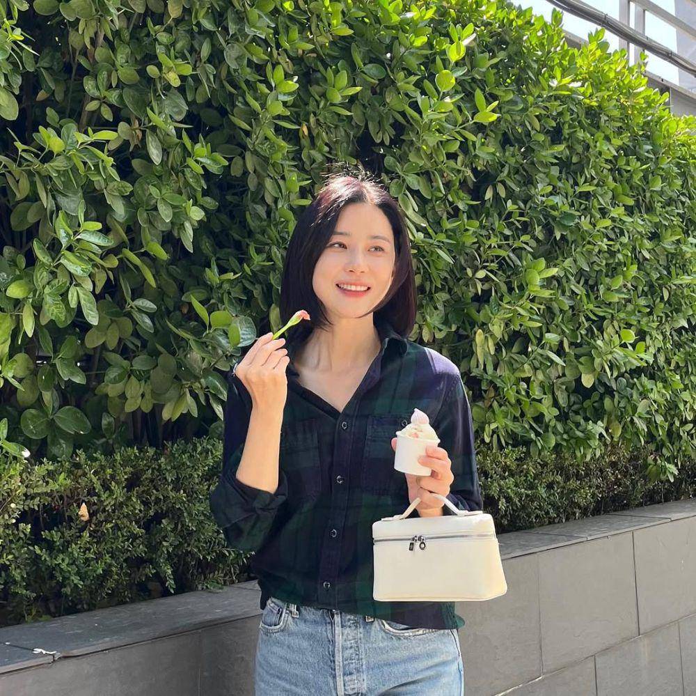 Lee Bo Young (instagram.com/lee.b0.young)