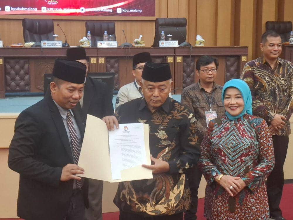 Penetapan Sanusi-Lathifah sebagai pemenang Pilkada Kabupaten Malang 2025. (IDN Times/Rizal Adhi Pratama)