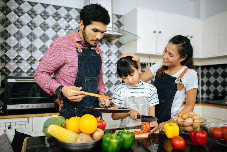 Ilustrasi masak bareng keluarga (freepik.com/EyeEm)