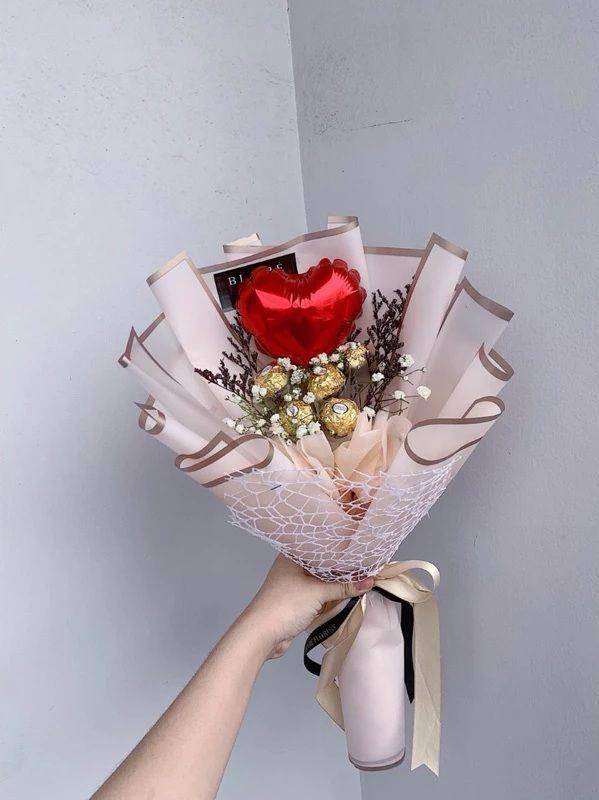 Ilustrasi buket cokelat Valentine (shopee.co.id/Blaire Florist)