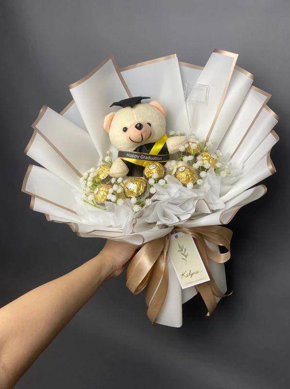 Ilustrasi buket cokelat Valentine (shopee.co.id/Kalyna.Florist)