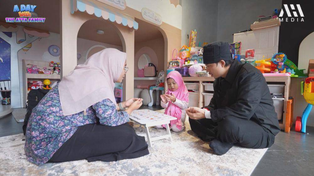 potret Ameena belajar mengaji (youtube.com/attahalilintar)