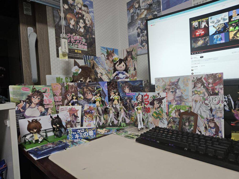 potret koleksi Uma Musume: Pretty Derby (reddit.com/user/drineon124)