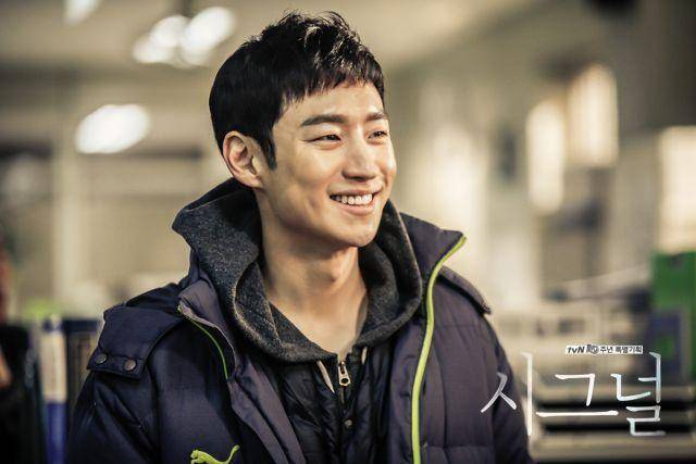 Lee Je Hoon di drama Signal (dok. tvN/Signal)