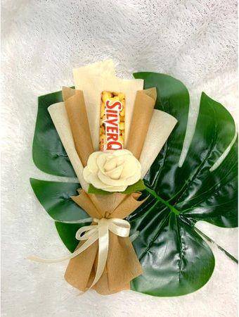 Ilustrasi buket cokelat Valentine (shopee.co.id/Bell_flowers)