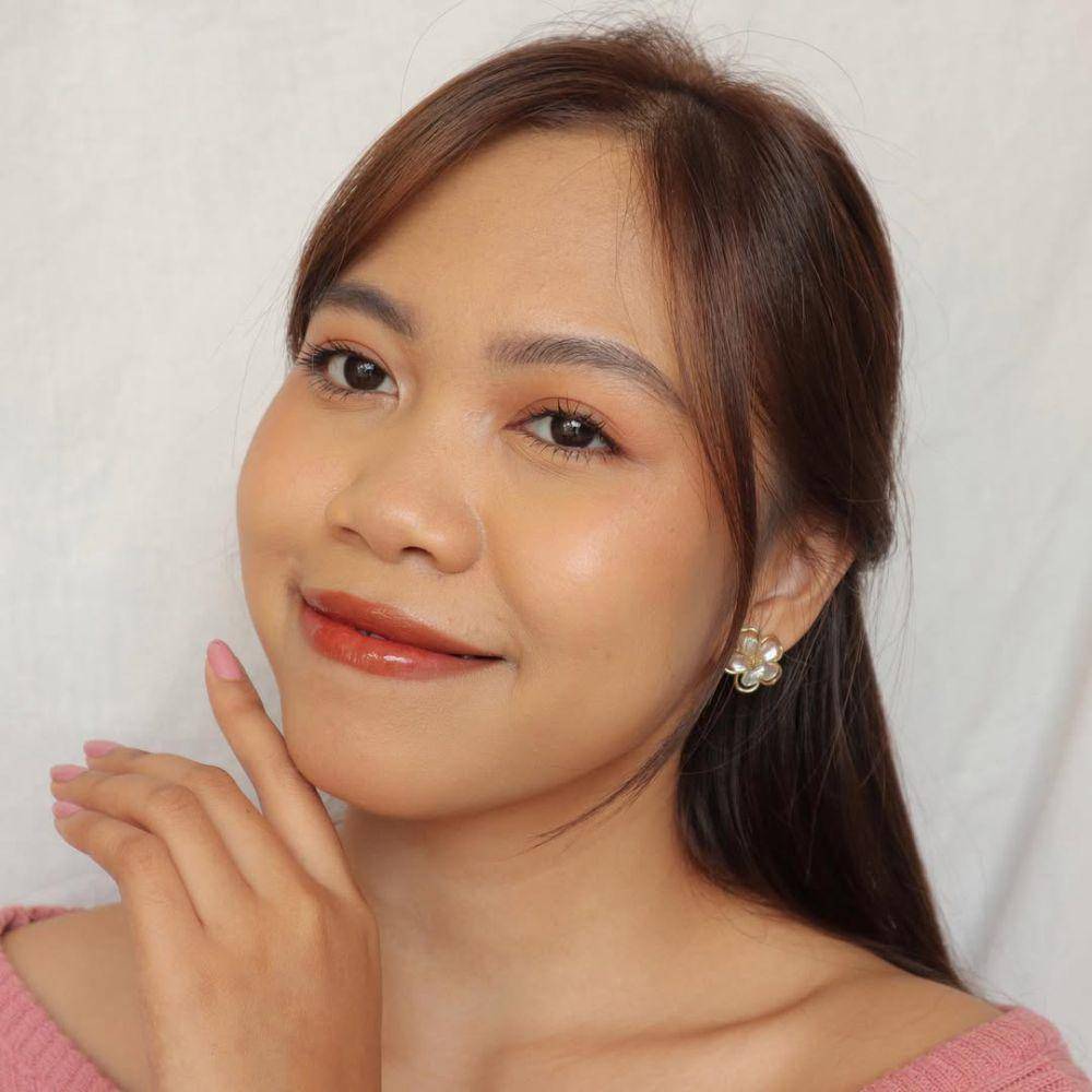 referensi makeup ke kantor ala Adhelia Fa (instagram.com/blackxugar)
