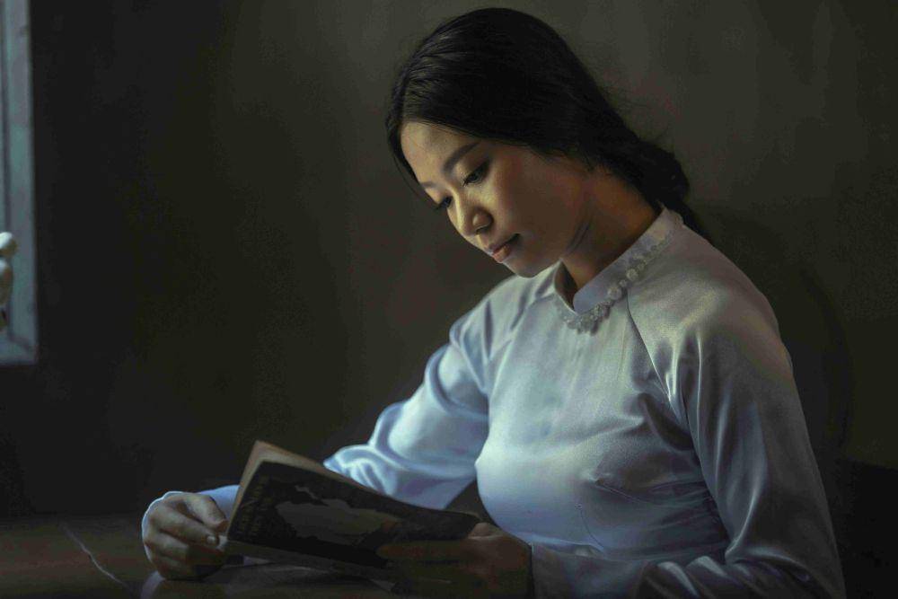 ilustrasi membaca buku (unsplash.com/Hisu Lee)