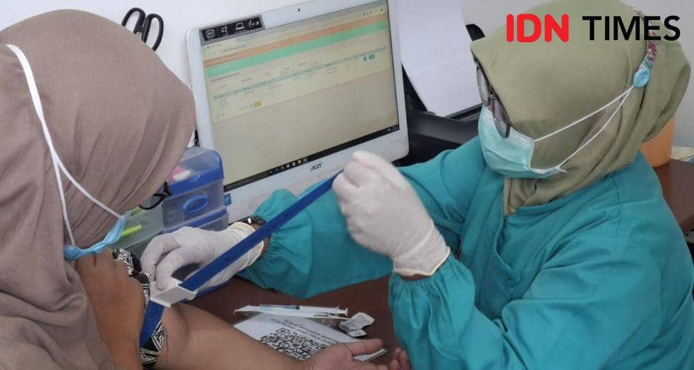 Kegiatan Pemeriksaan Kesehatan Gratis (PKG) yang dipusatkan di Puskesmas Saradan Madiun. IDN Times/ Riyanto.