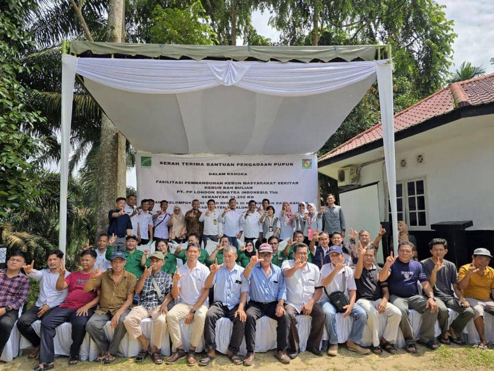 Fasilitasi Pembangunan Kebun Masyarakat Sekitar (FKPMS) Kebun Bah Bulian untuk kelompok Tani di Kecamatan Raya Kahean Kabupaten Simalungun, Rabu (5/2/2025) (dok.Lonsum)