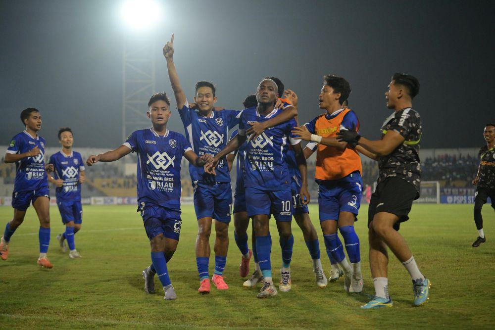 Diwarnai 2 Kartu Merah, PSPS Tumbangkan Deltras
