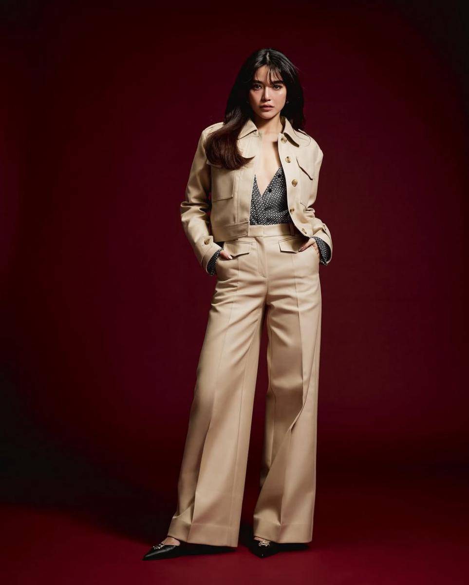 potret ide OOTD ke kantor ala Prang Kannarun (instagram.com/ladiiprang)