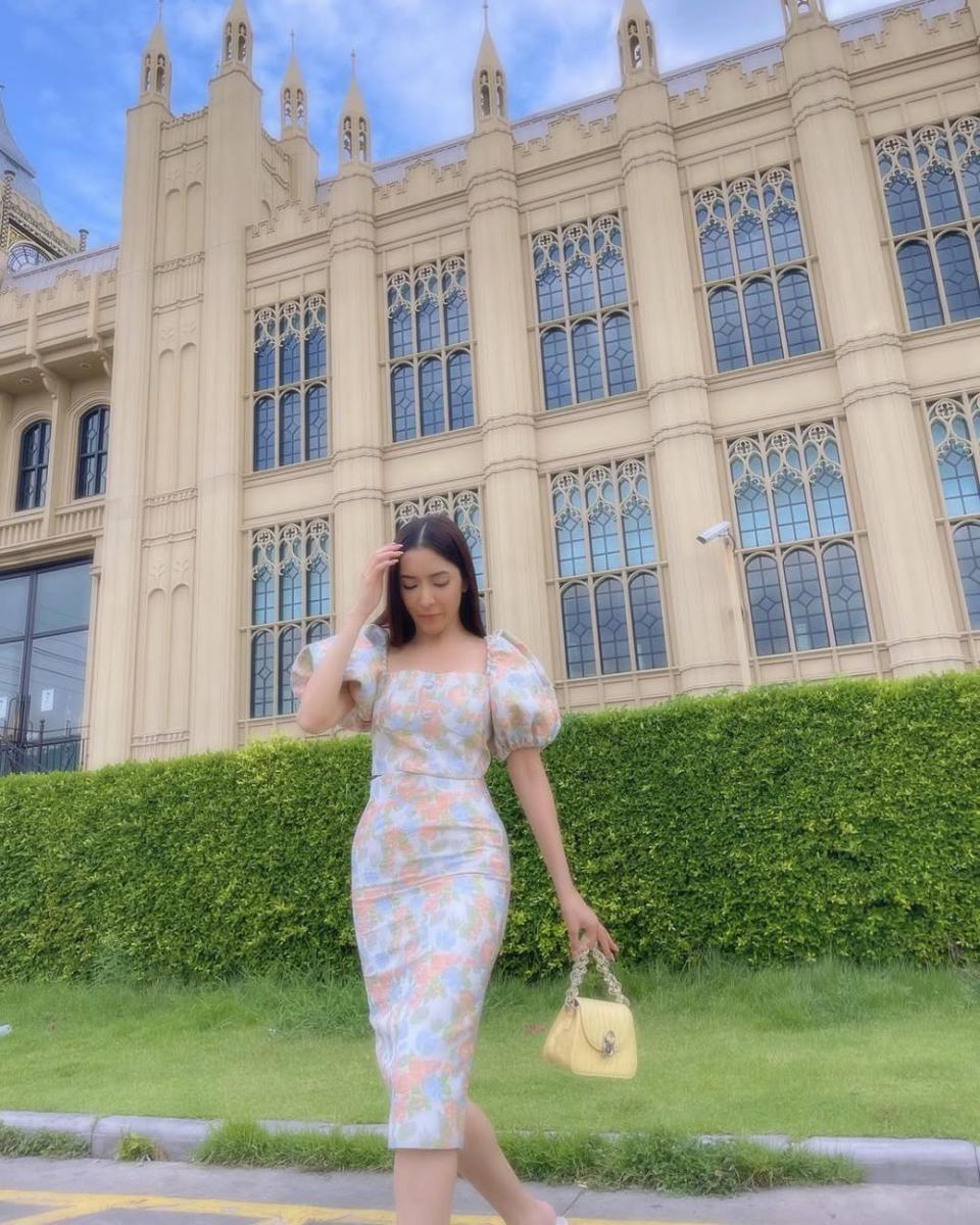 potret ide OOTD pakai midi dress dengan girly look ala Pinky Savika (instagram.com/pinkysavika)