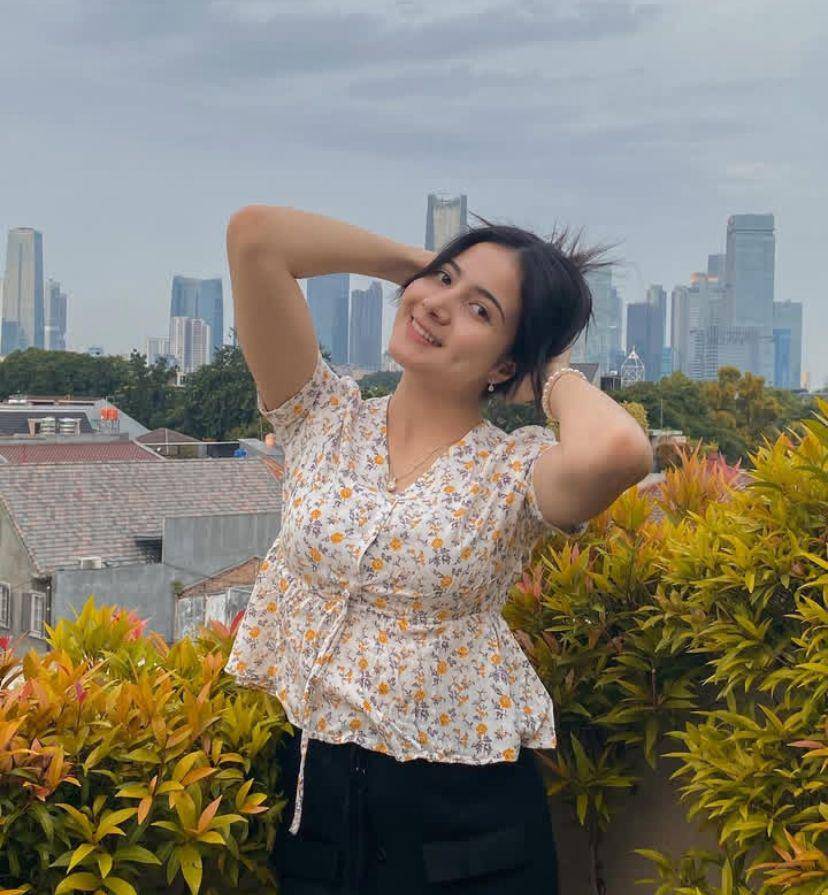 potret Bulan Sutena (Instagram.com/bulansutena)