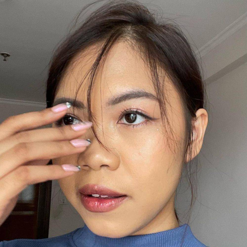referensi makeup ke kantor ala Adhelia Fa (instagram.com/blackxugar)