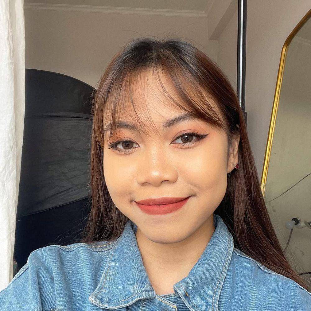 referensi makeup ke kantor ala Adhelia Fa (instagram.com/blackxugar)