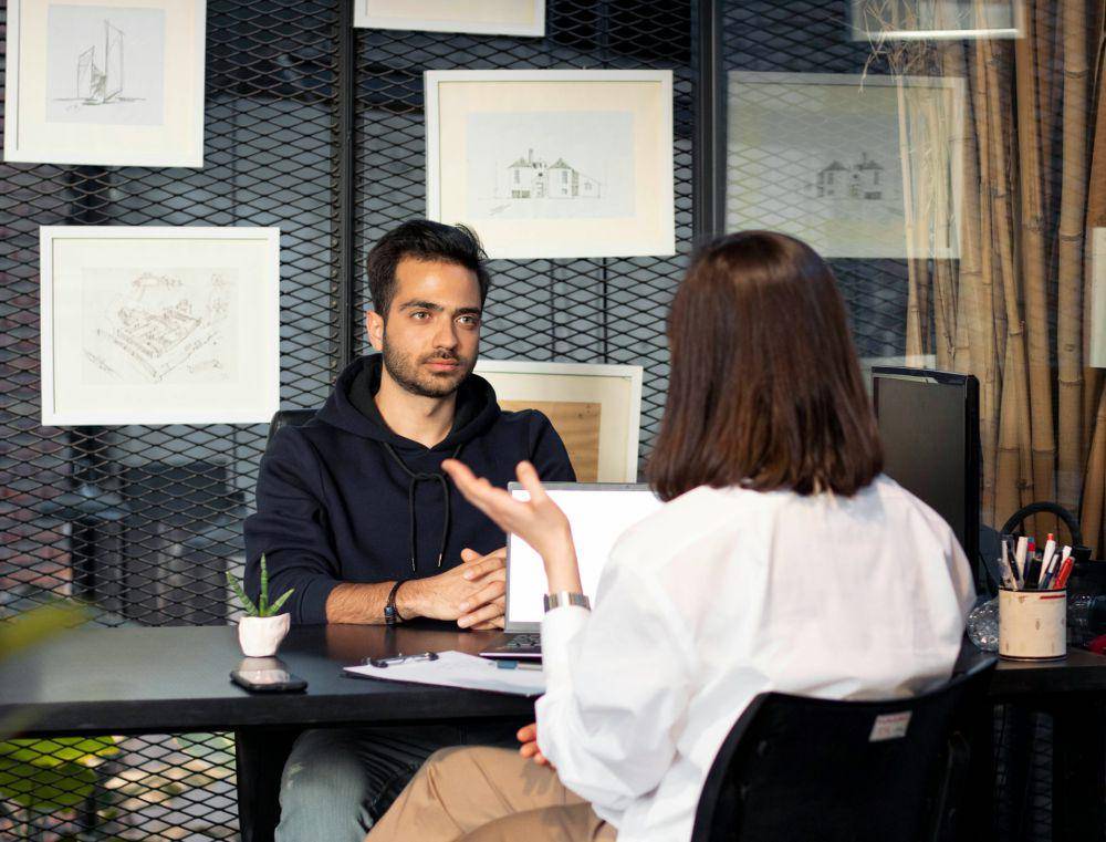 ilustrasi proses interview kerja (unsplash.com/Mina Rad)