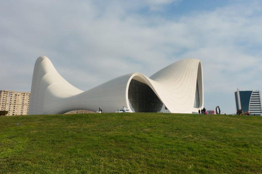 5 Fakta Heydar Aliyev Center di Azerbaijan, Gedung Tanpa Garis Lurus