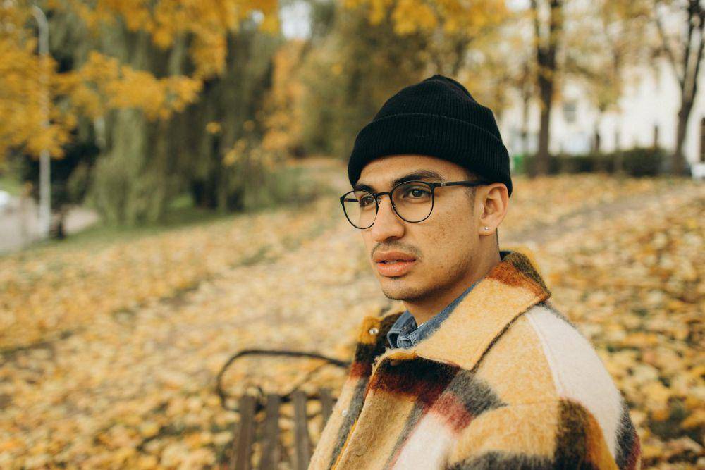 ilustrasi beanie hat (pexels.com/Maksim Goncharenok)