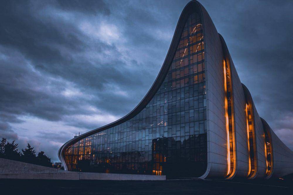 Heydar Aliyev saat petang (pexels.com/Memo Axndv)