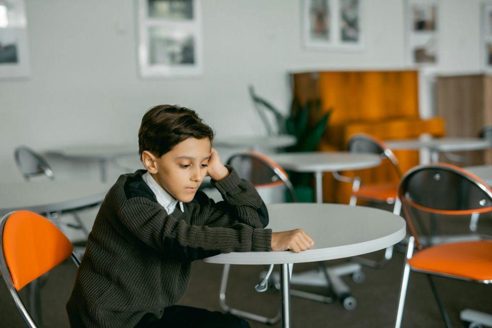 Anak Sering Merasa Minder? Ini 5 Tips untuk Mengatasinya