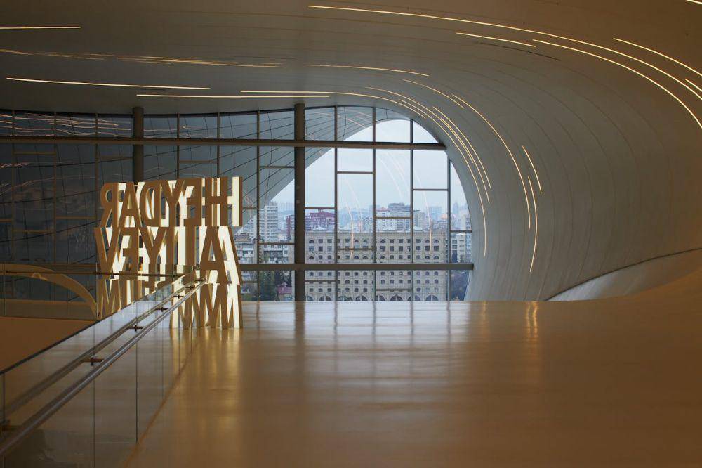 interior Heydar Aliyev Center, Azerbaijan (pexels.com/Natalia Goryaeva)