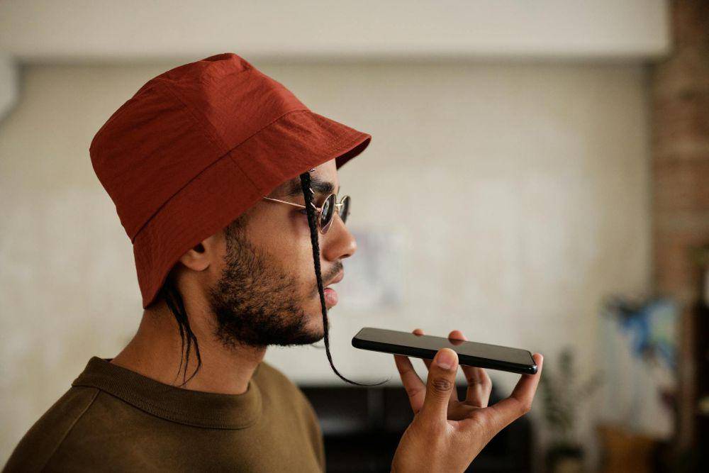 ilustrasi bucket hat (pexels.com/Tony Schnagl)