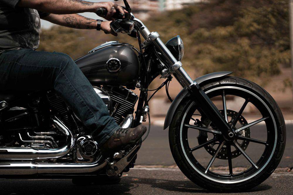 ilustrasi ban tubeless motor (pexels.com/Wolf Art)